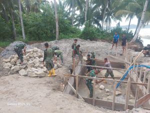 Karya Bakti TNI AD Untuk Rakyat Di Wilayah Kabupaten Kepulauan Mentawai Di Dusun Gobik Desa Bosua